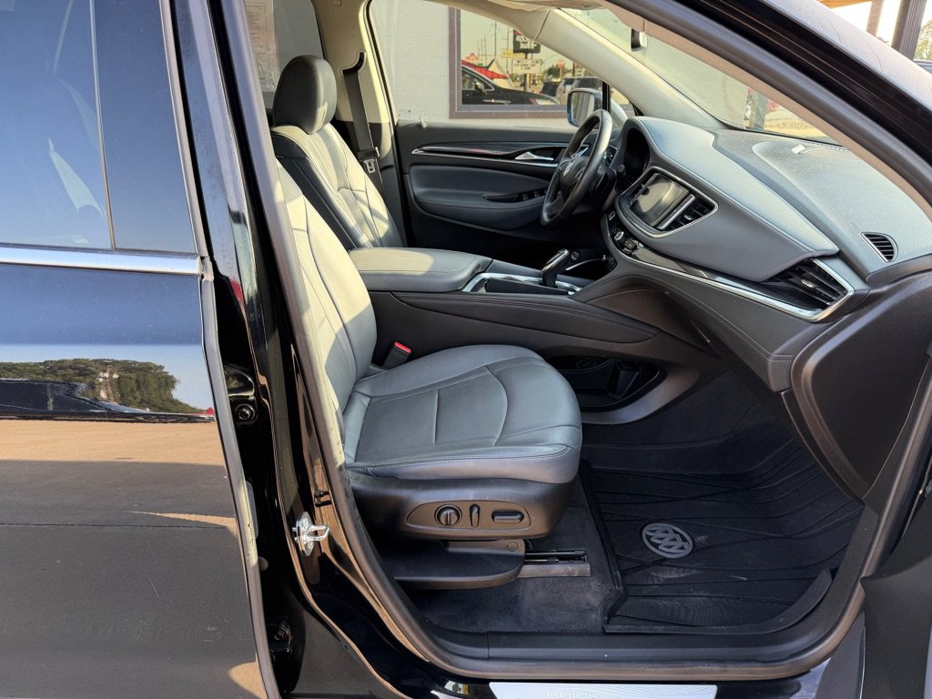 Used 2018 Buick Enclave Essence w/ Trailering Package FWD image 12