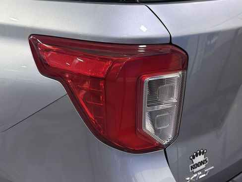 Used 2023 Ford Explorer XLT w/ Equipment Group 202A AWD/4WD image 18