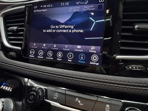 Used 2020 Chrysler Pacifica Limited FWD image 24
