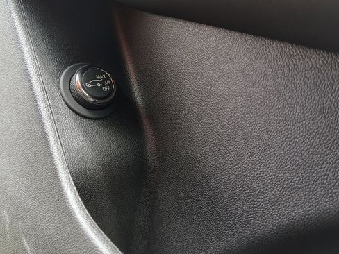 New 2025 Cadillac XT6 Luxury image 15