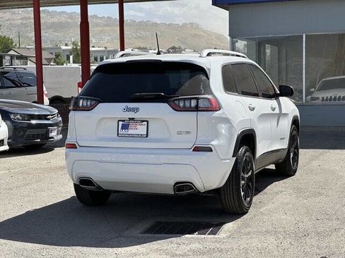 Used 2019 Jeep Cherokee Latitude w/ Popular Appearance Group image 4
