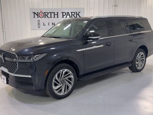 New 2026 Lincoln Navigator L Premier AWD/4WD image 5