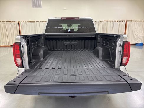 Used 2022 GMC Sierra 1500 SLE w/ X31 Off-Road Package AWD/4WD image 10