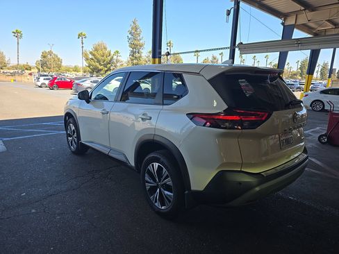 Used 2023 Nissan Rogue SV FWD image 7