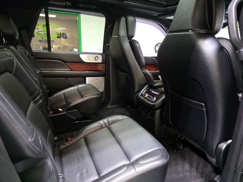 Used 2021 Lincoln Navigator Reserve w/ Luxury Package AWD/4WD image 25