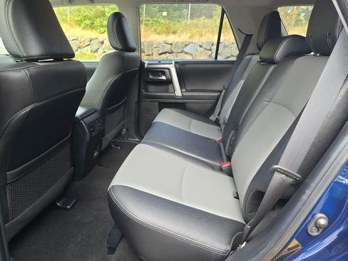 Used 2020 Toyota 4Runner SR5 Premium w/ Moonroof Package AWD/4WD image 24