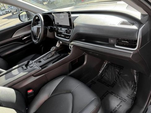 Certified 2025 Toyota Grand Highlander XLE image 21