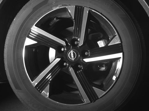 Used 2025 Nissan Sentra SV image 13