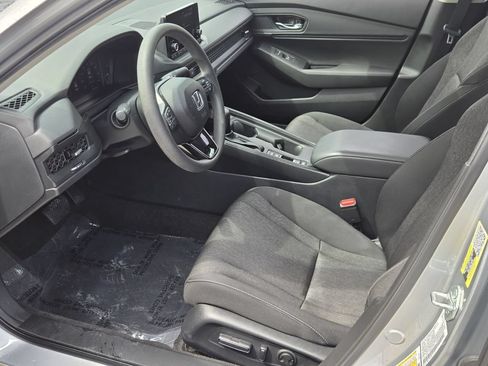 Used 2025 Honda Accord SE image 10