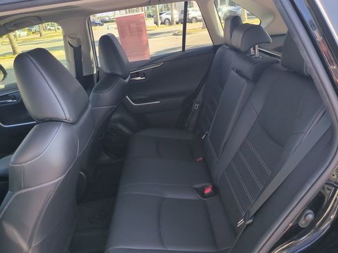 Used 2020 Toyota RAV4 Limited image 12