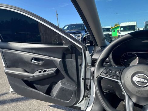 Used 2025 Nissan Sentra SV FWD image 21