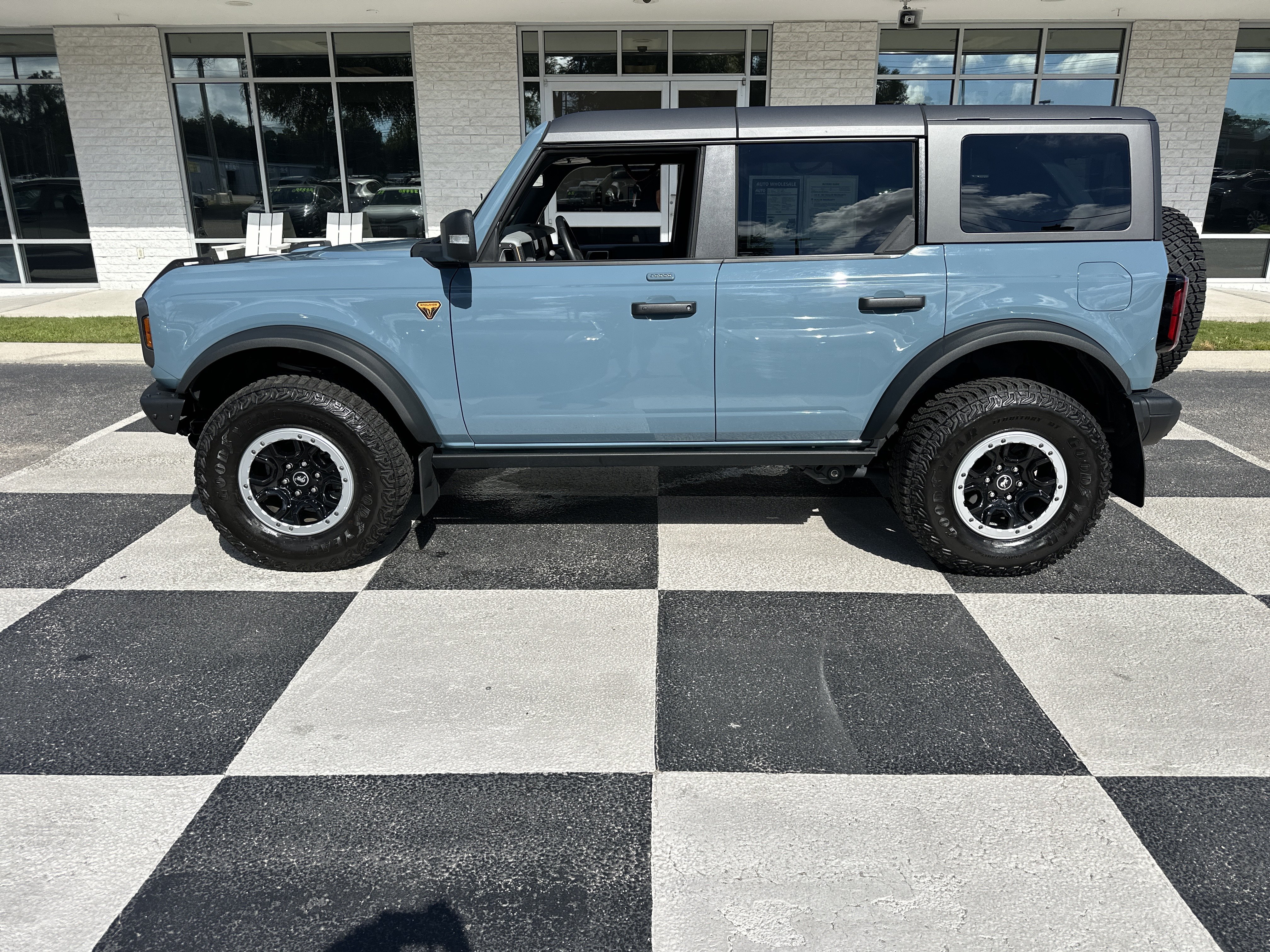 Used 2023 Ford Bronco Badlands AWD/4WD image 1
