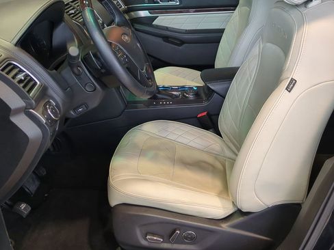 Used 2016 Ford Explorer Platinum image 16