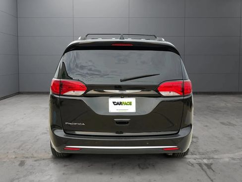 Used 2019 Chrysler Pacifica Touring-L FWD image 11