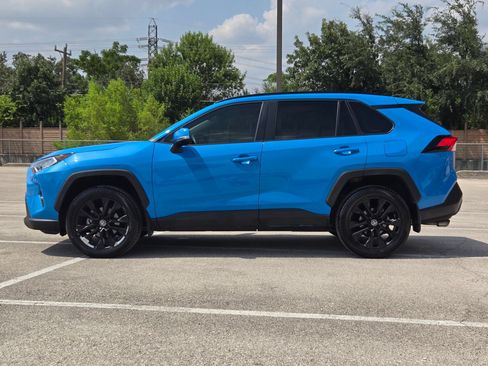 Used 2021 Toyota RAV4 XLE Premium FWD image 6