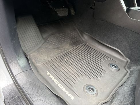 Used 2021 Toyota Tacoma TRD Off-Road w/ Technology Package image 17