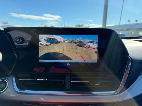 Used 2025 Chevrolet Trax LT w/ LT Convenience Package image 22