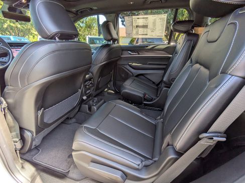 New 2025 Jeep Grand Cherokee L Limited w/ Luxury Tech Group II RWD image 15