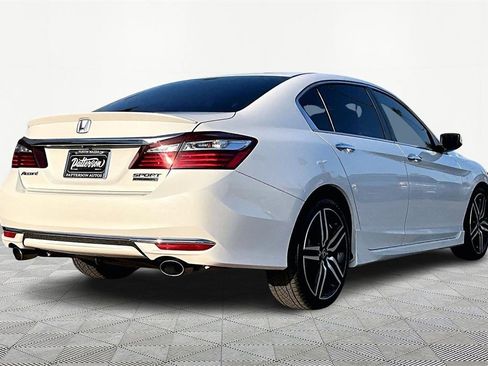 Used 2017 Honda Accord Sport Special Edition image 2