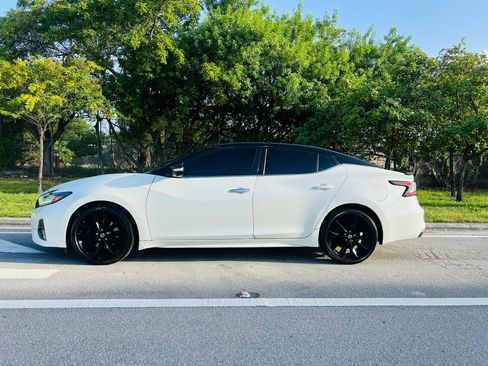 Used 2019 Nissan Maxima SR w/ Premium Package FWD image 2