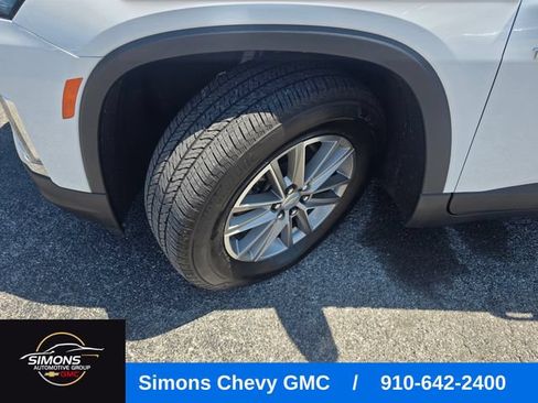 Used 2023 Chevrolet Traverse LT w/ Rear Camera Mirror Package AWD/4WD image 32