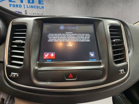 Used 2017 Chrysler 200 Limited Platinum w/ Comfort & Convenience Group image 17