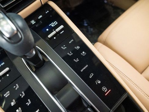 Certified 2022 Porsche Macan image 26