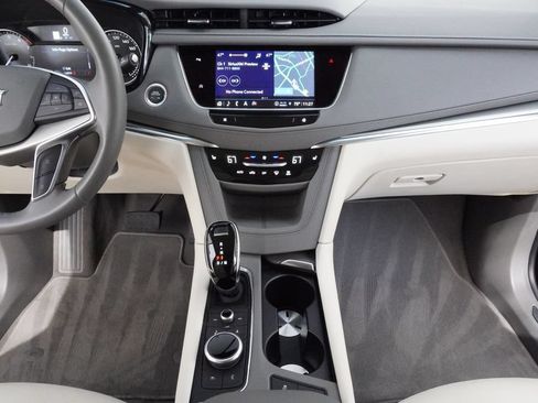 Used 2025 Cadillac XT5 Premium Luxury FWD image 18
