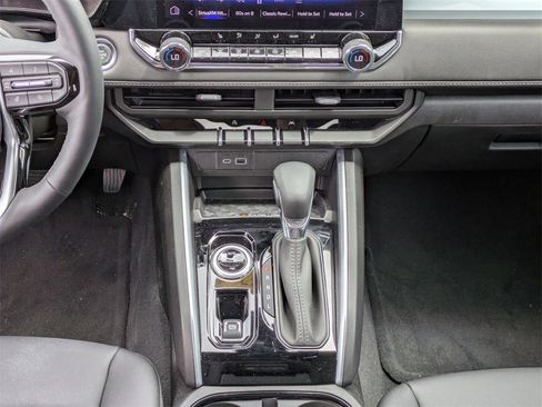 New 2025 Chevrolet Colorado LT w/ LT Convenience Package image 19