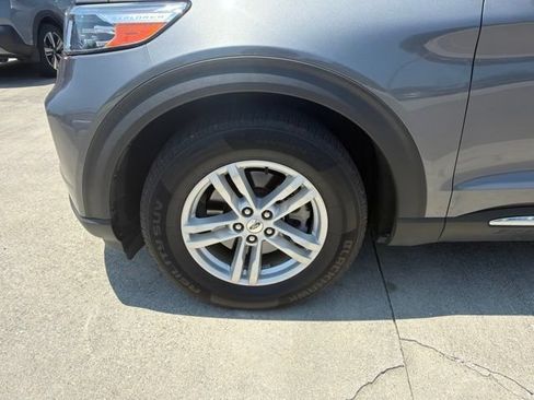 Used 2021 Ford Explorer XLT w/ Equipment Group 202A RWD image 3