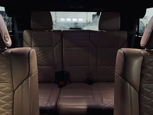 Used 2021 Cadillac Escalade Premium Luxury w/ LPO, Illumination Package image 23