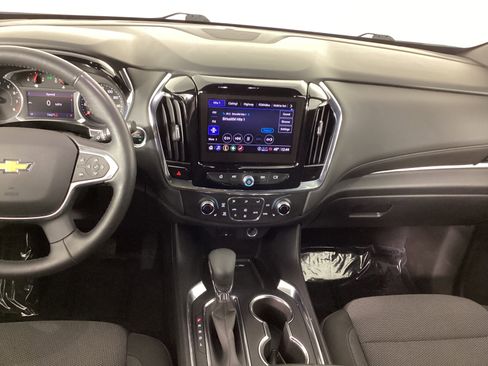 Used 2022 Chevrolet Traverse LT image 13