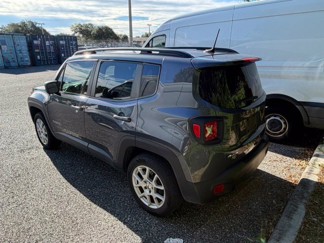 Used 2022 Jeep Renegade Latitude AWD/4WD image 4
