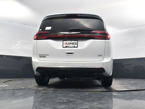 New 2026 Chrysler Pacifica Pinnacle w/ Trailer Tow Group image 54