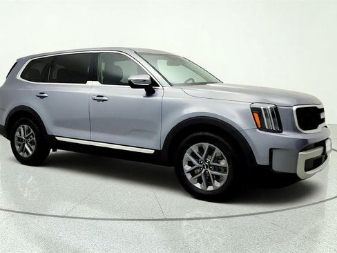 Used 2023 Kia Telluride LX AWD/4WD image 3