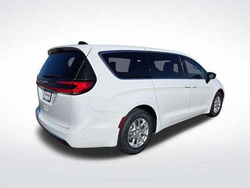 New 2026 Chrysler Pacifica Select FWD image 3