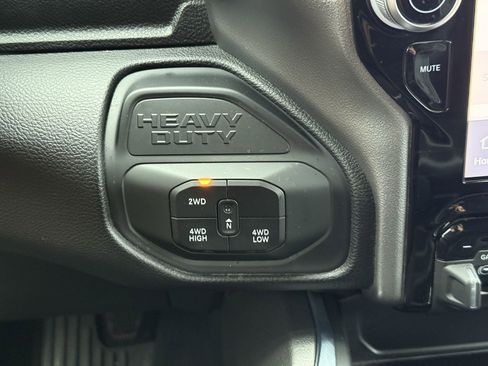 Used 2025 RAM 2500 Laramie AWD/4WD image 10