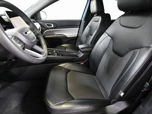 Used 2024 Jeep Compass Latitude image 7