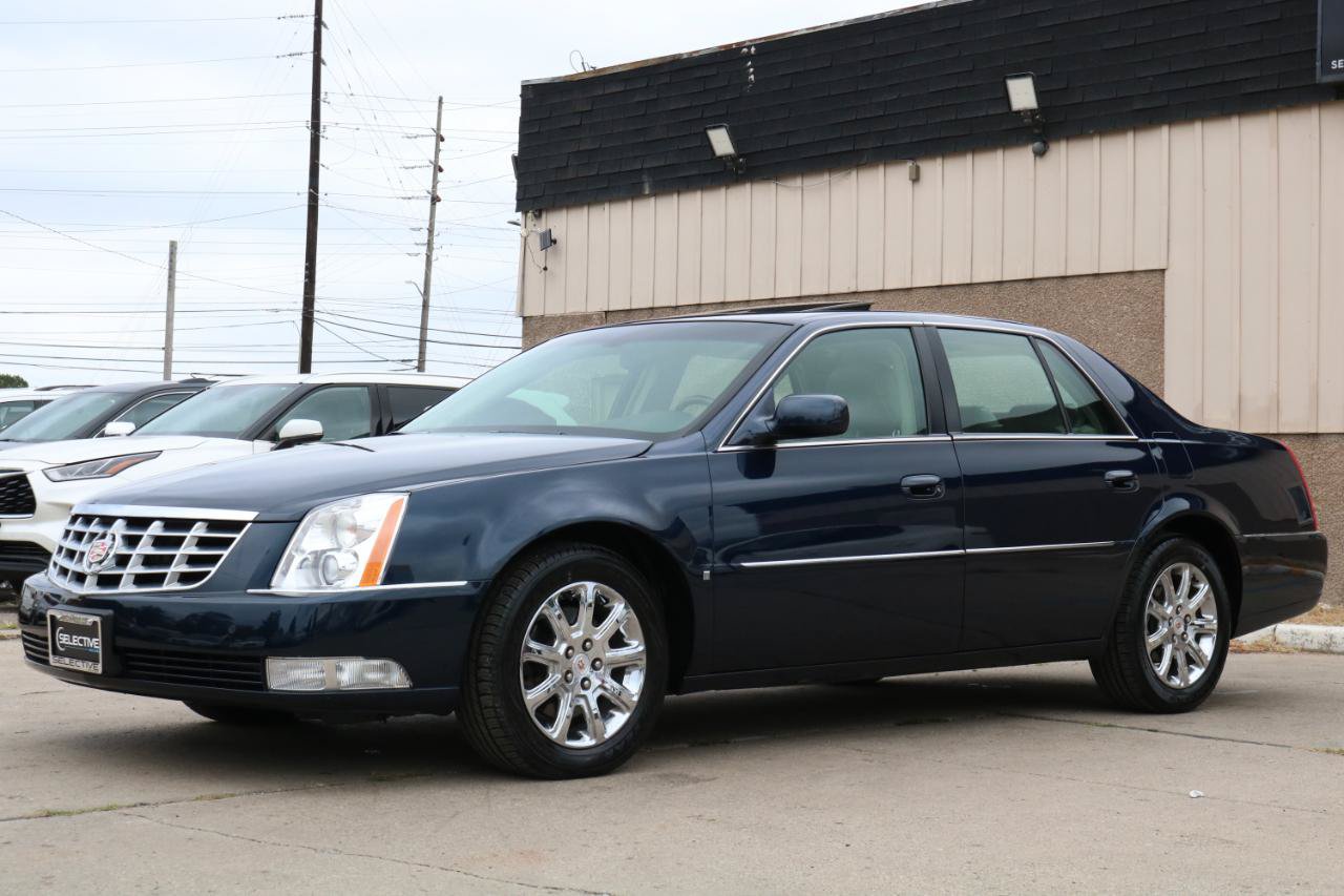 Used 2009 Cadillac DTS w/ Sun And Sound Package FWD image 16