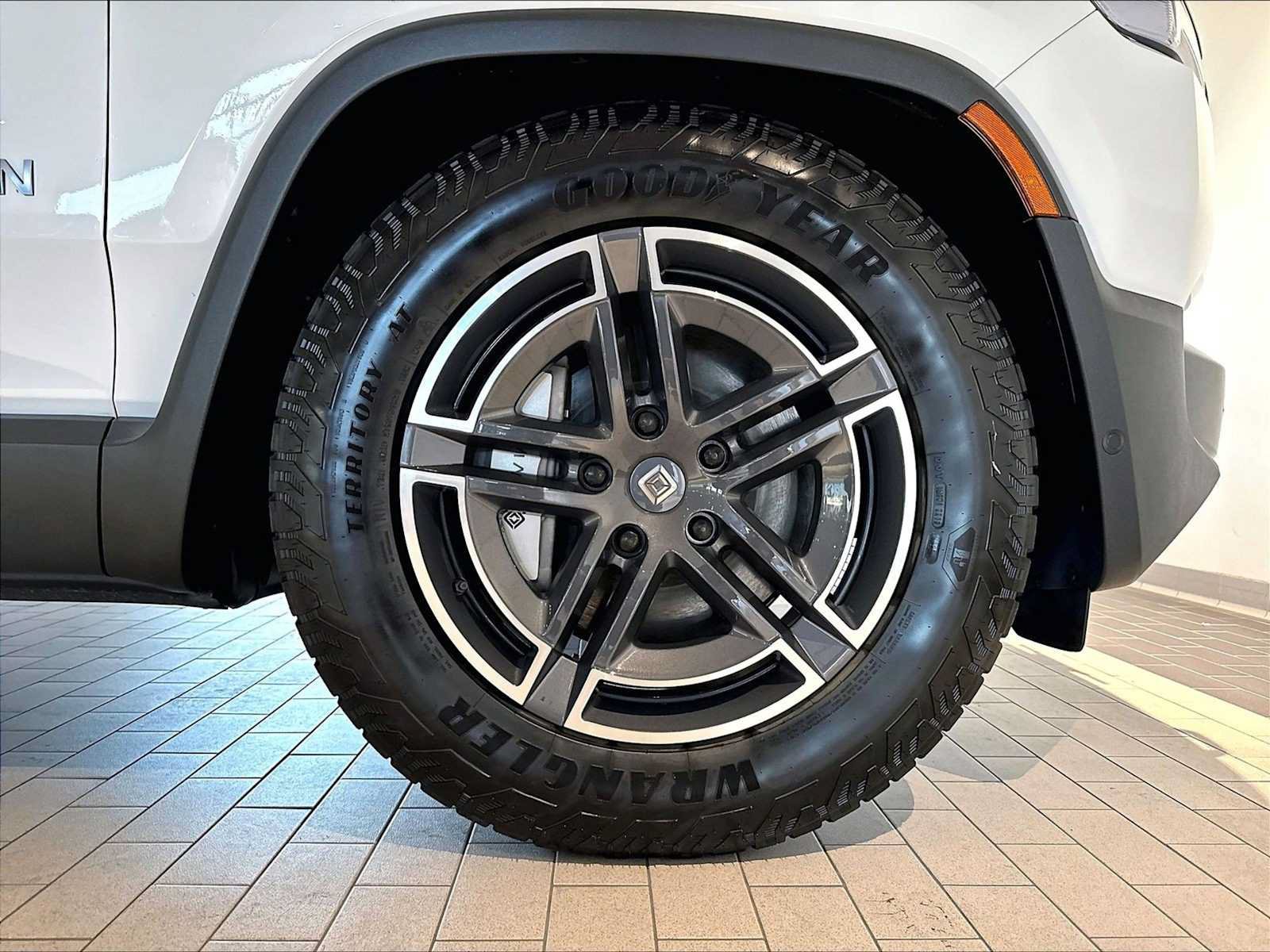 Used 2026 Rivian R1S Adventure Dual AWD/4WD image 15