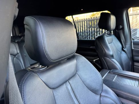 Used 2024 Jeep Wagoneer L Series II w/ Flexible Seating Group RWD image 17
