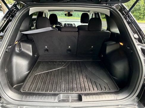 Used 2021 Jeep Cherokee Latitude w/ Mopar Interior Package AWD/4WD image 30