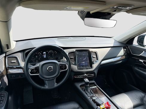 Used 2018 Volvo XC90 T6 Momentum w/ Momentum Plus Package image 25