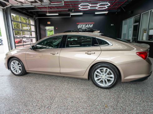 Used 2018 Chevrolet Malibu RS w/ Leather Package FWD image 2