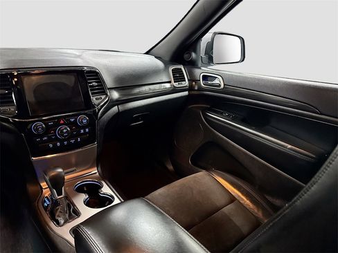 Used 2019 Jeep Grand Cherokee Altitude image 23