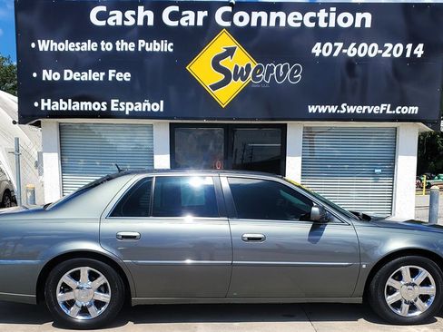 Used 2006 Cadillac DTS w/ Trunk Convenience Package image 6