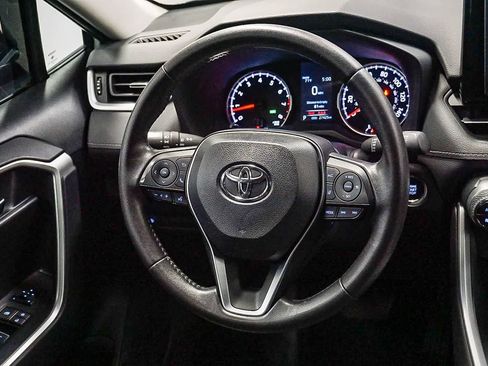 Used 2022 Toyota RAV4 XLE Premium image 17