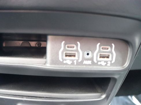 Used 2025 Chrysler Pacifica Select FWD image 41