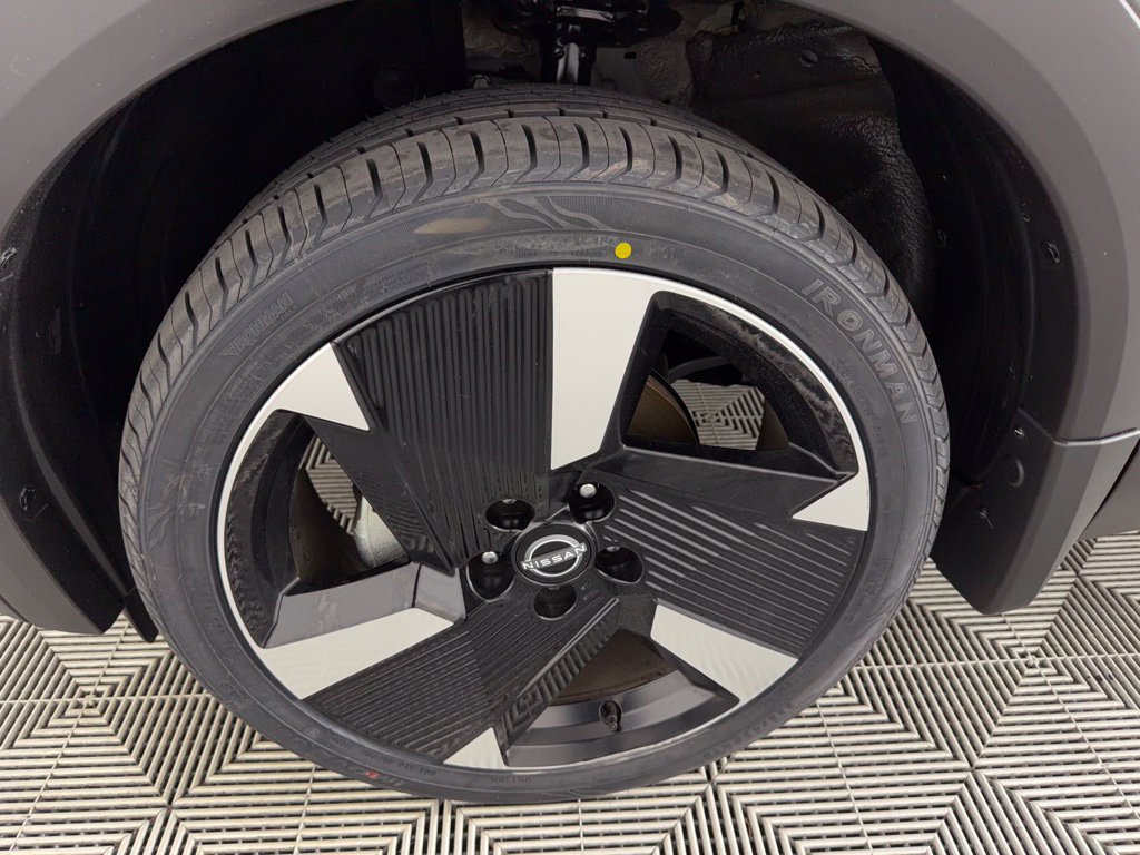 Used 2025 Nissan Kicks SR AWD/4WD image 12