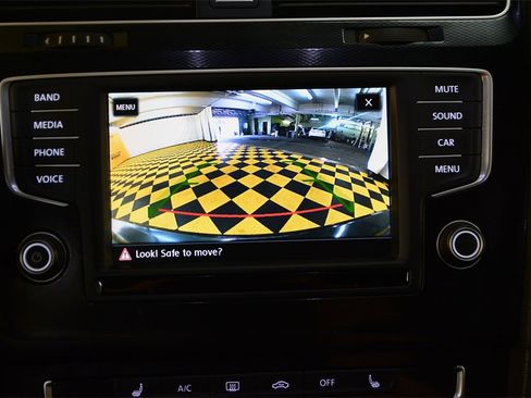 Used 2017 Volkswagen GTI SE image 23